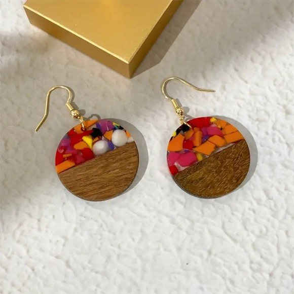 Modern Circular Resin and Wood-Look Earrings - Picture 4 of 4